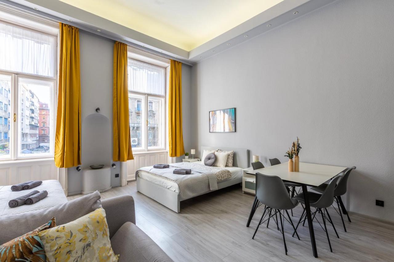 Downtown In The Heart Of Apartment *